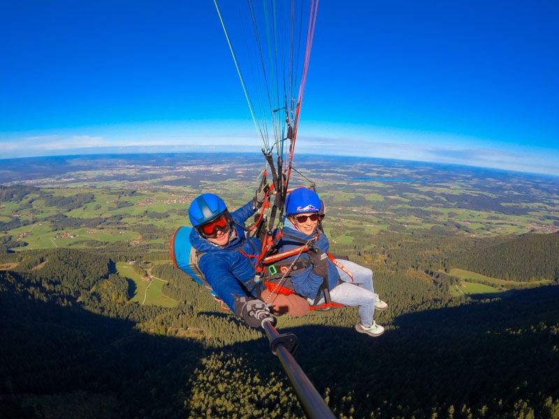 Gleitschirmfliegen als Tandemflug buchen