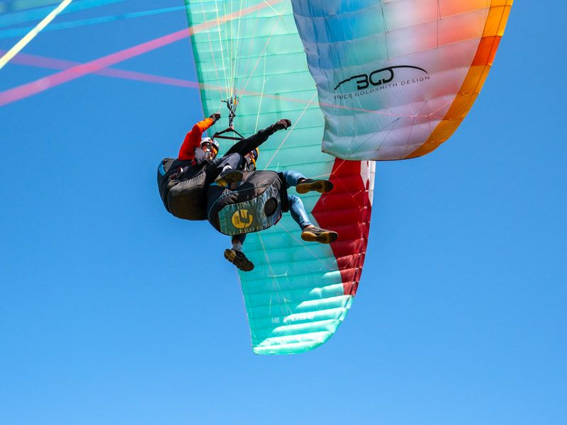 Gleitschirmfliegen als Tandemflug für Paare buchen