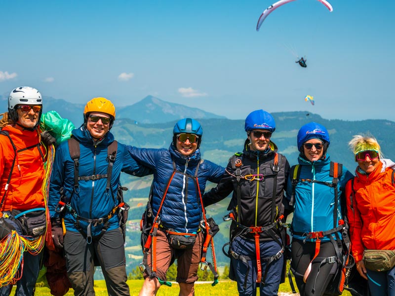 Gutschein für Gruppenflug im Chiemgau – Das ideale Erlebnis für Team-Building oder Firmenevents, bei dem das gesamte Team gemeinsam die Alpen aus der Vogelperspektive erlebt.