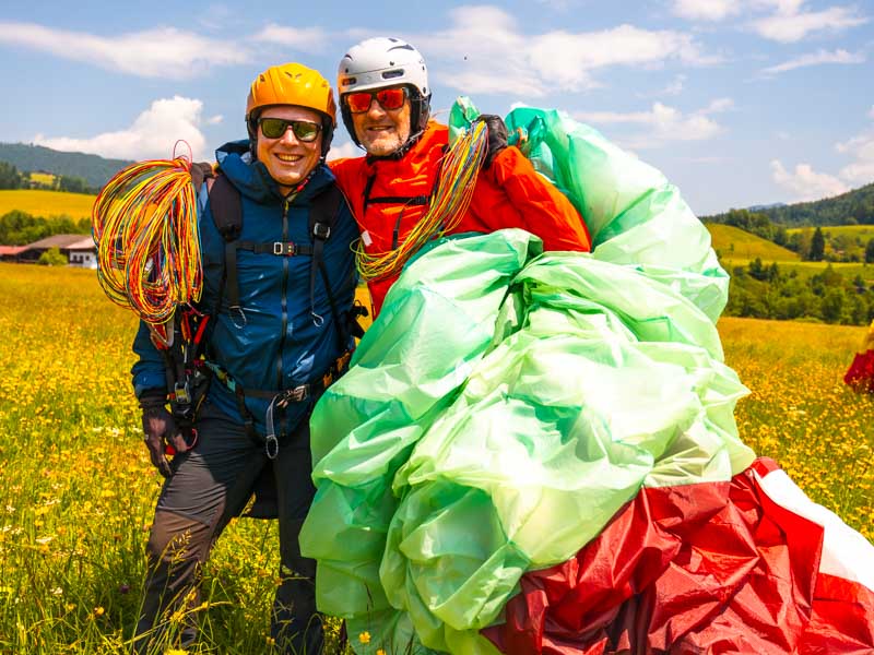 Erlebnis-Gutschein für Tandemflug im Chiemgau – Das perfekte Geschenk für Abenteurer, die den Nervenkitzel des Paraglidings erleben wollen.